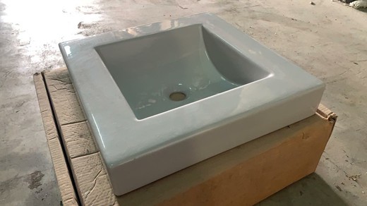 Lavabo suspendu gris perle, AQ2 par Vitra