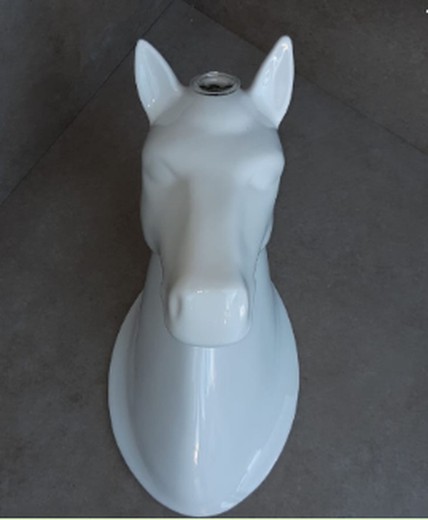 Cavalo de porcelana de Jaime Hayón