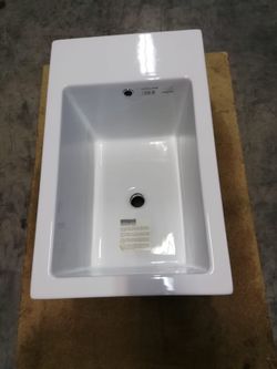 Lavabo mural cube, Verso by Catalano