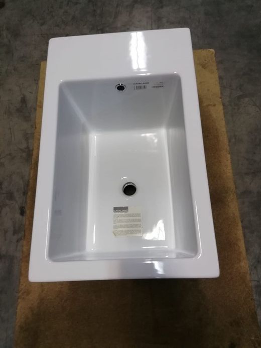 Lavabo mural cube, Verso by Catalano