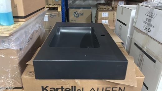 Lavabo suspendu noir mat, par Cosmic