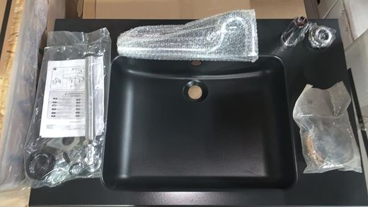 Lavabo suspendu noir mat, par Cosmic