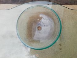 Encimera de cristal con lavabo y agujero para grifería