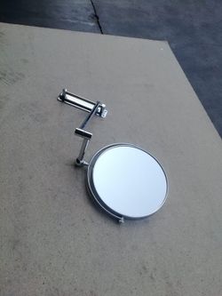 Espejo de aumento circular, orientable y extensible, de Vitra OBS541
