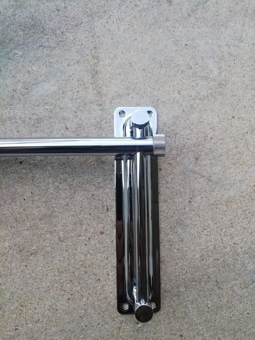 Espejo de aumento circular, orientable y extensible, de Vitra OBS541
