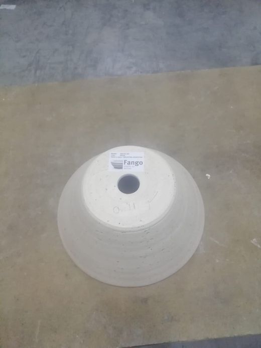 Lavatório cônico bege de bancada, da Fango