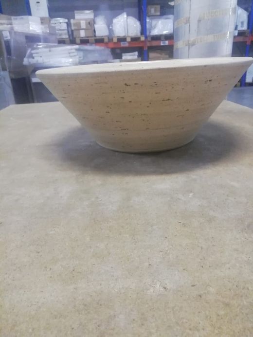 Lavatório cônico bege de bancada, da Fango