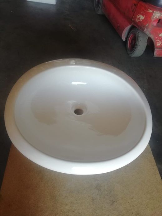 Lavabo ovale suspendu, Istanbul par Vitra