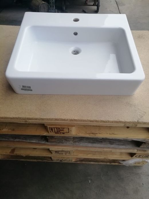 Lavabo suspendu Alpina, par Vitra