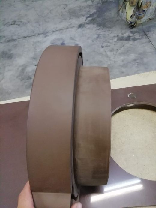 Lavabo à poser en caoutchouc, par Boing