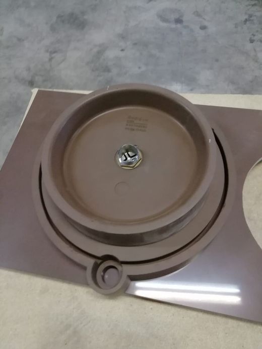 Lavabo à poser en caoutchouc, par Boing