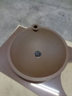 Lavabo à poser en caoutchouc, par Boing