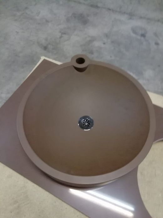 Lavabo à poser en caoutchouc, par Boing