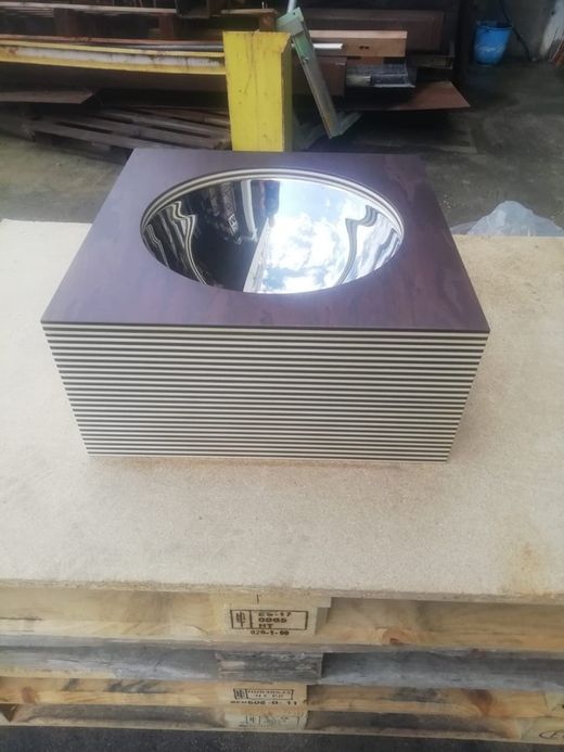 Vasque à poser en acier inoxydable et bois, par Vitra