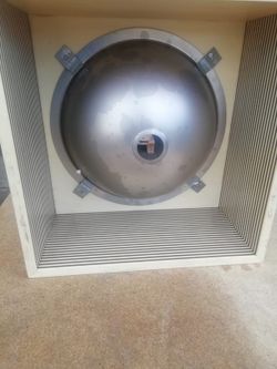 Vasque à poser en acier inoxydable et bois, par Vitra