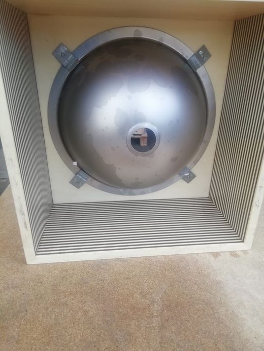 Vasque à poser en acier inoxydable et bois, par Vitra