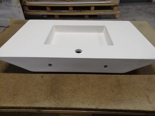 Vasque murale en résine, par Noken