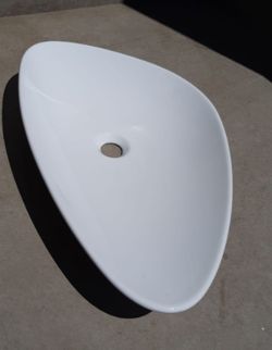 Lavabo à poser triangulaire, Piu due par Vitra