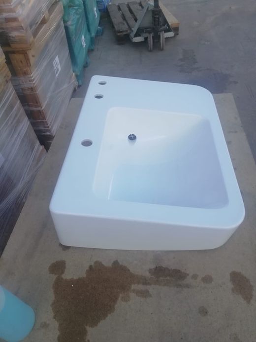 Lavabo suspendu en résine, Montecatini par Rapsel