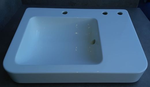 Lavabo suspendu en résine, Montecatini par Rapsel