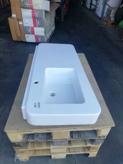 Lavabo suspendu 130cm, Sofcube par Vitra