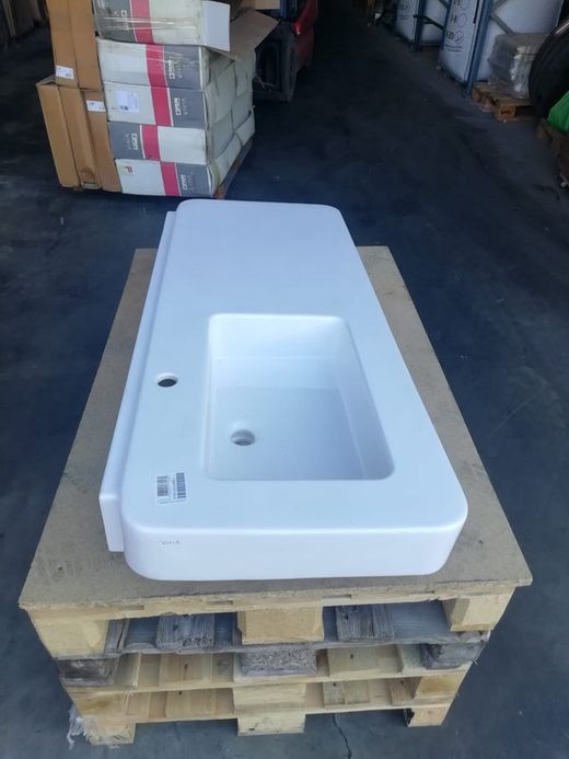 Lavabo suspendu 130cm, Sofcube par Vitra