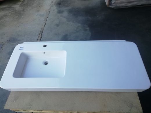 Lavabo suspendu 130cm, Sofcube par Vitra