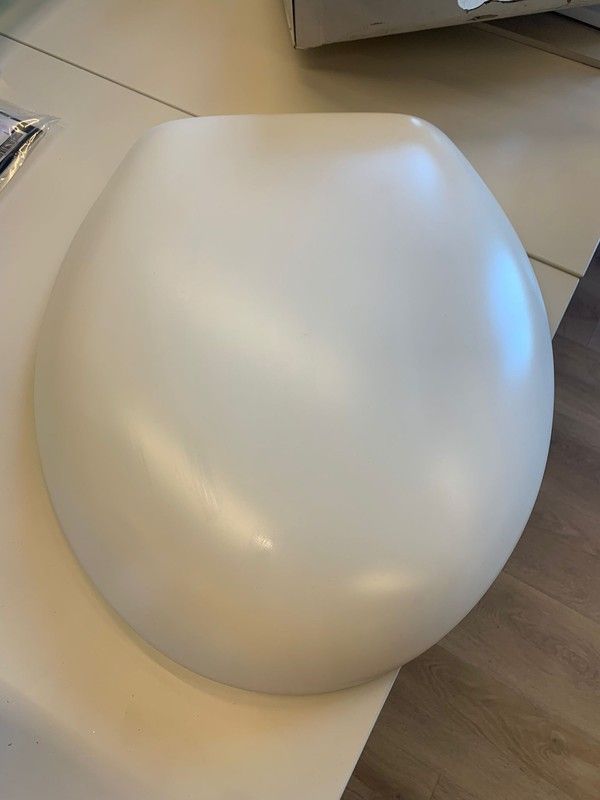 Abattant WC Pure Stone, par Villeroy & Boch — BRECOR