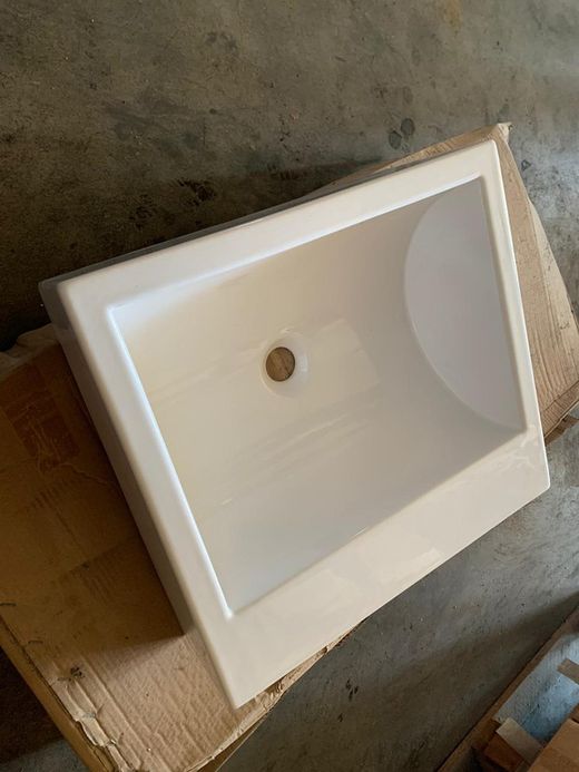 Vasque à poser carrée, Virginia, sans trou pour robinet.