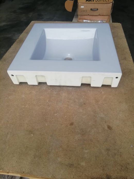 Lavabo suspendu gris perle, AQ2 par Vitra